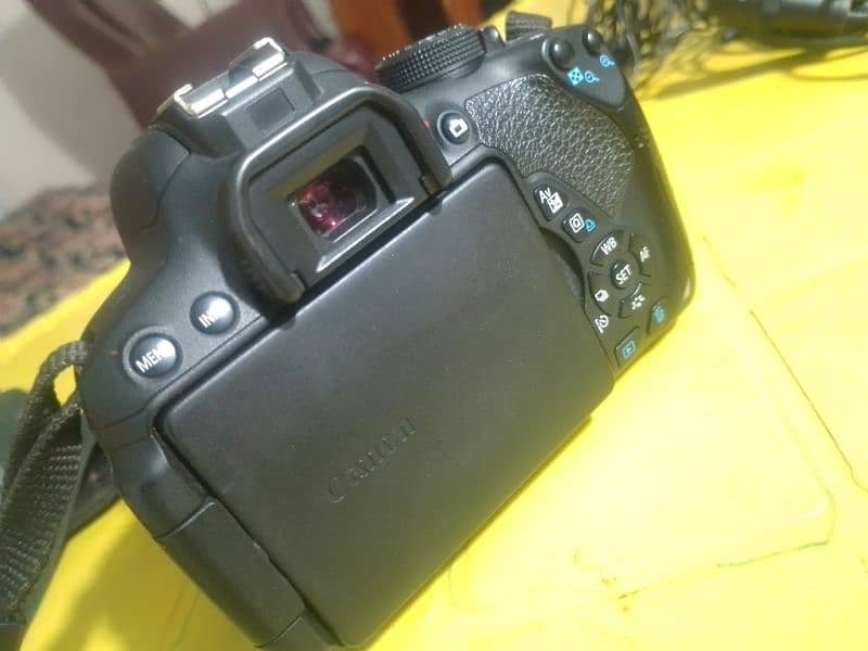 DSLR  CAMERA CANON EOS 700D 5