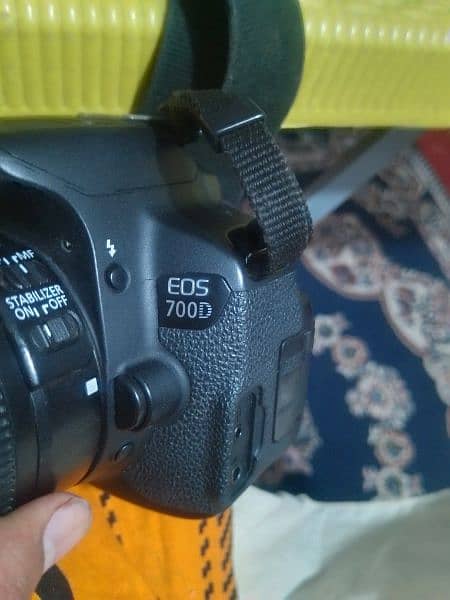 DSLR  CAMERA CANON EOS 700D 8