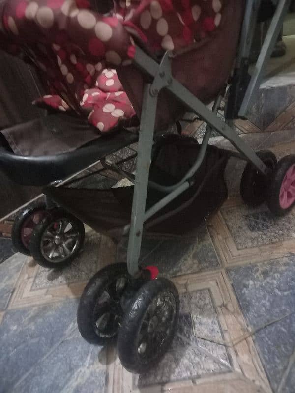 pram good condition 8