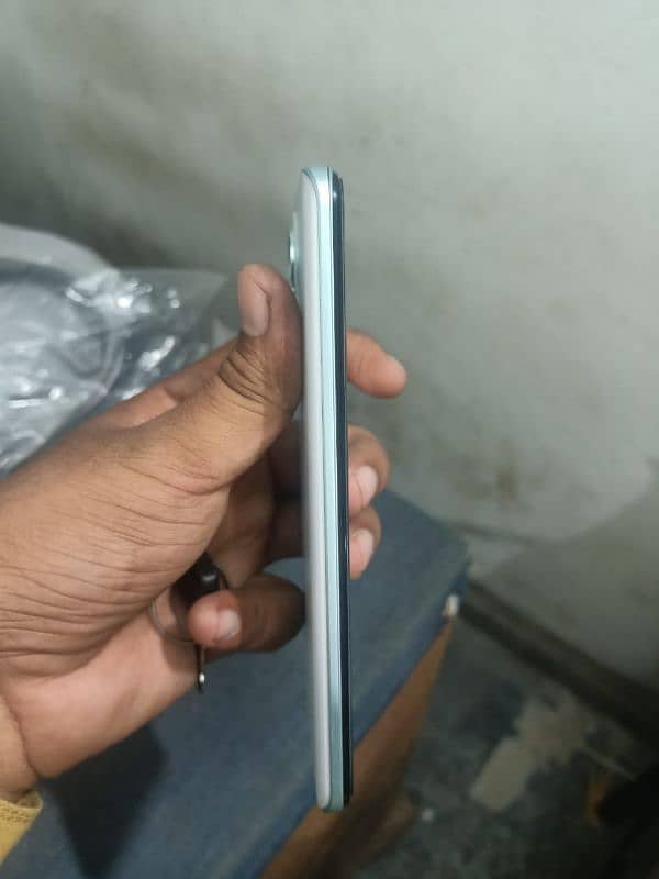 Vivo y 55 8+8 gb Ram 128 GB rom 5