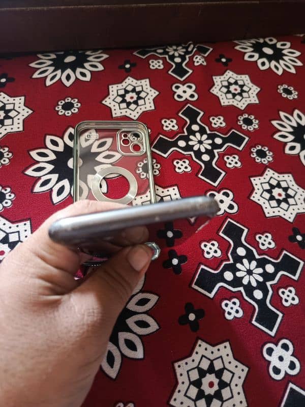 I phone 11 64 gb non pta 3