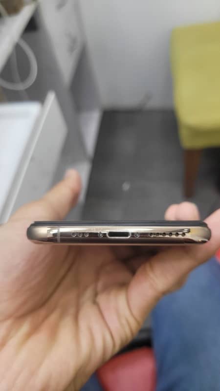 iPhone Xs ( Dual Sim Official PTA Approved ) 1