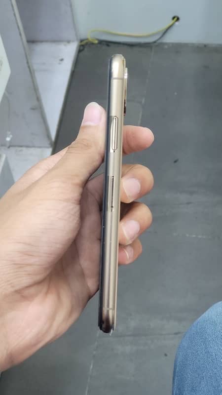 iPhone Xs ( Dual Sim Official PTA Approved ) 2