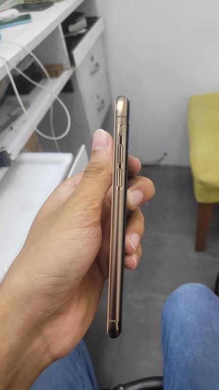 iPhone Xs ( Dual Sim Official PTA Approved ) 3