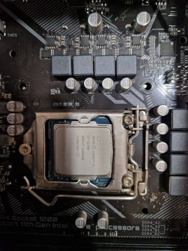 Intel Core i7-11700 2.5 GHz Eight-Core LGA 1200 Processor [CPU Only] 1