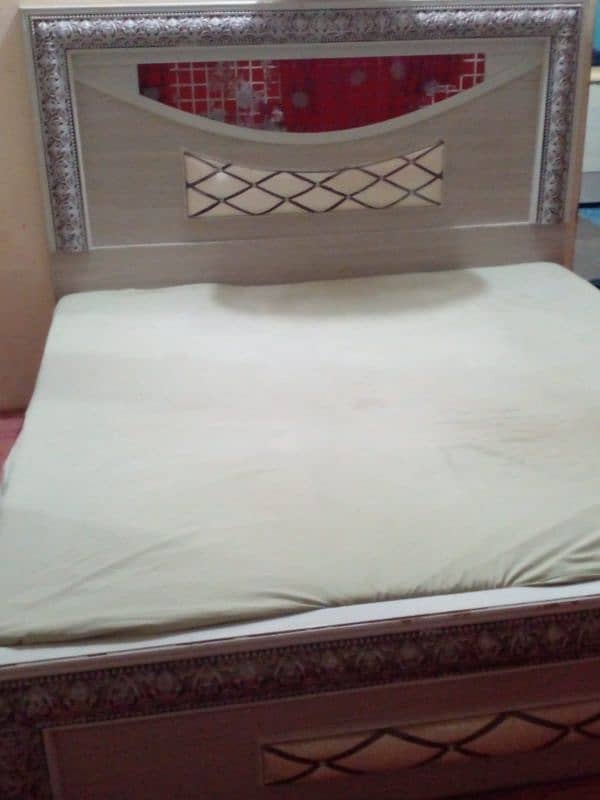 3 Pcs Bedroom Set Available Double bed, Dressing Table & Almari 6