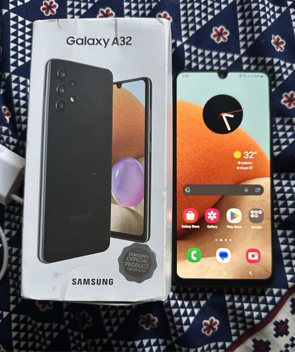 Samsung galaxy a32 no open no repair 9.5by 10 ful box charged 0