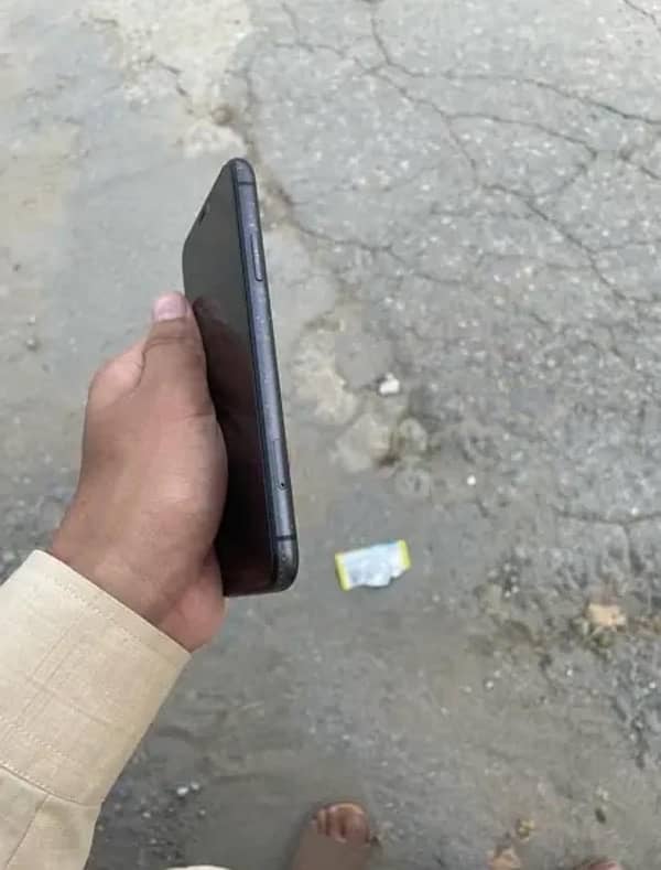 IPHONE 11 with box Exchange possible 2