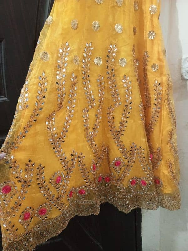 mehndi lehnga 1