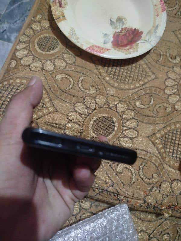 screen damage hai baqi all ok hai 2