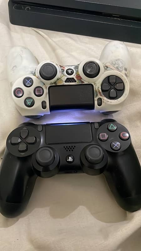 Ps4 slim 500gb with two controllers 1