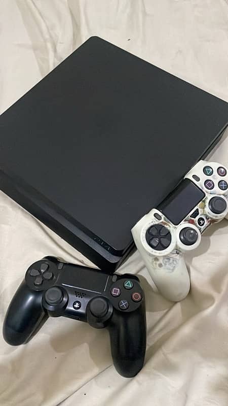 Ps4 slim 500gb with two controllers 2