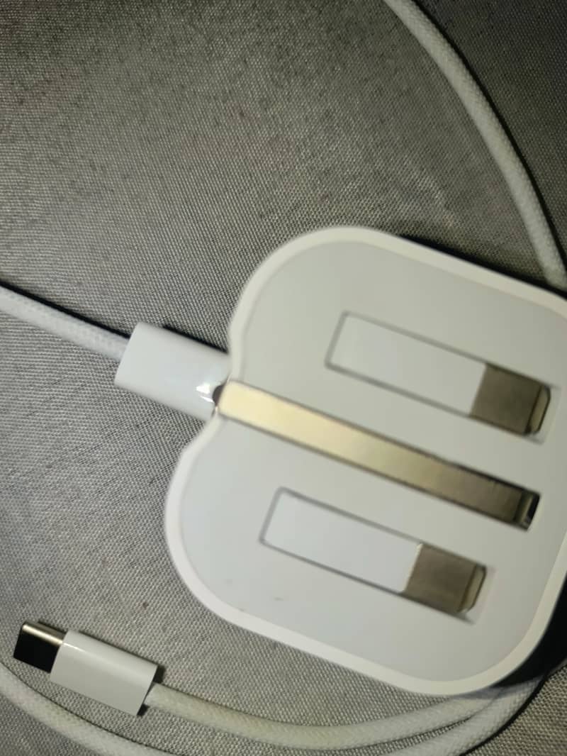 iphone 15 pro max brand new charger 1