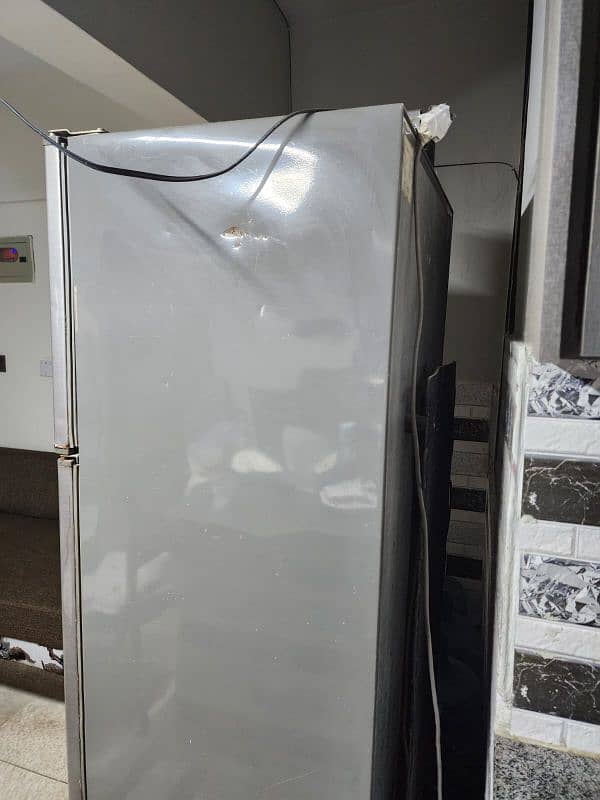 Selling used Dawlance refrigerator in Adamjee Nagar Society 3