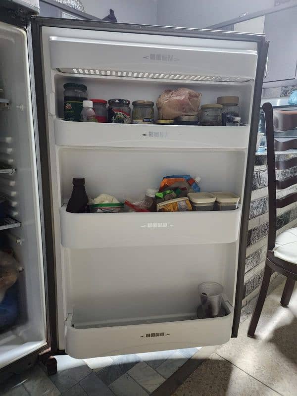 Selling used Dawlance refrigerator in Adamjee Nagar Society 4