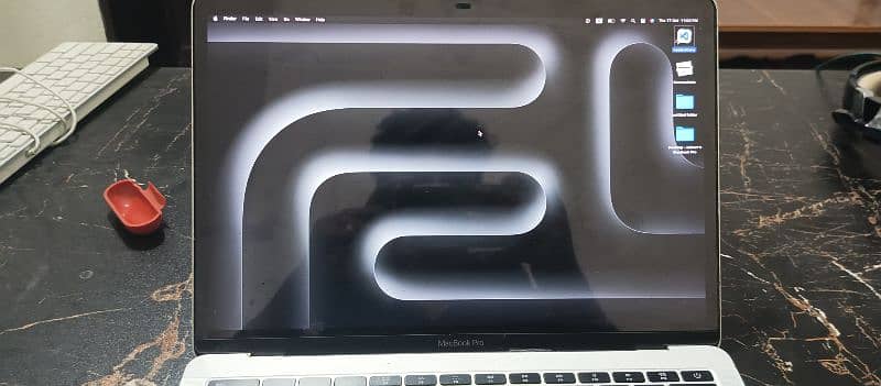 MacBook pro 2017 urgent sale 4