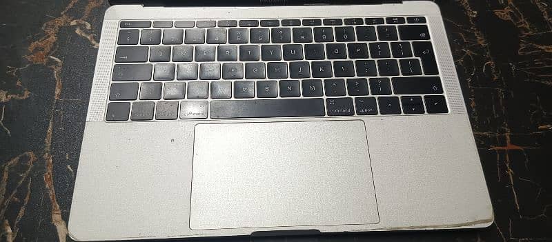 MacBook pro 2017 urgent sale 7