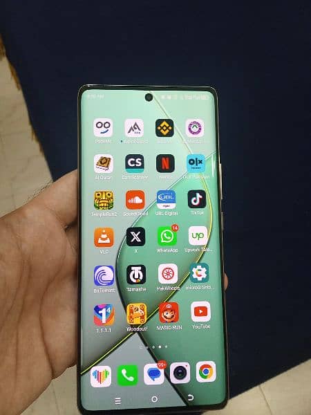 Tecno Spark 20 pro plus 7