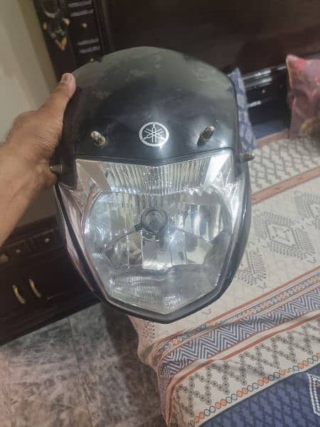 ybr ki head light bilkul new hai all ok lush condition 1