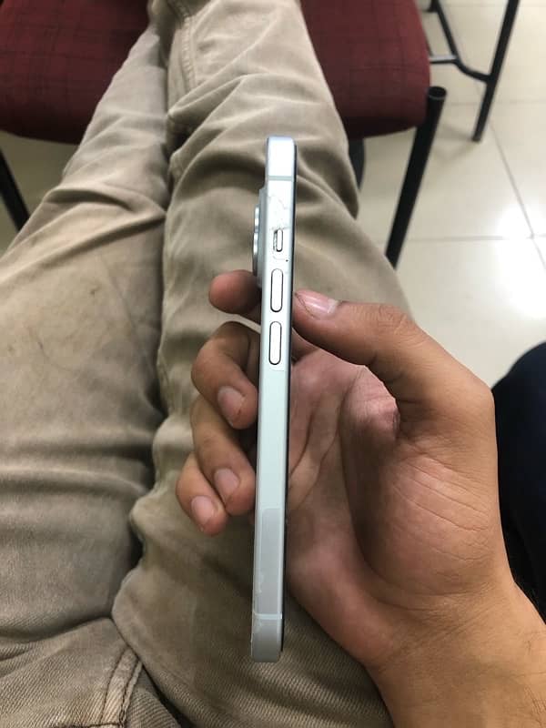 IPhone 15 2