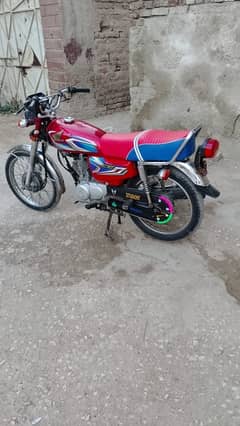 honda 125 red