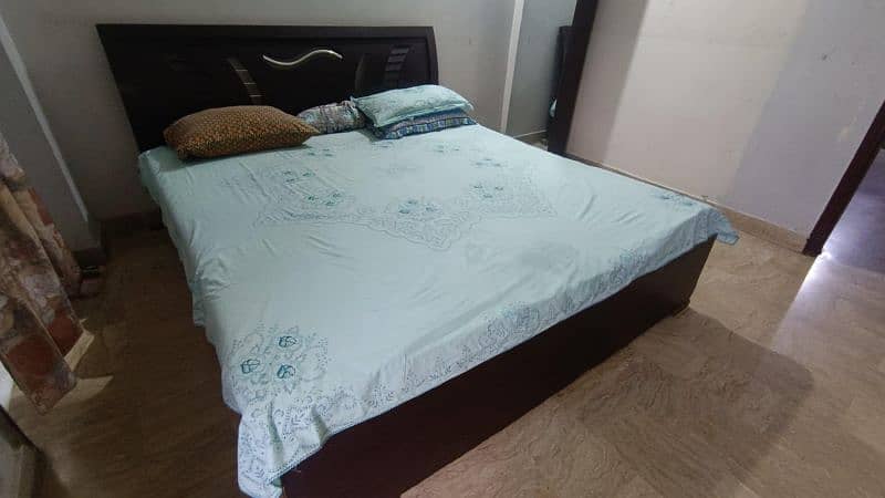 king size wooden bed 1