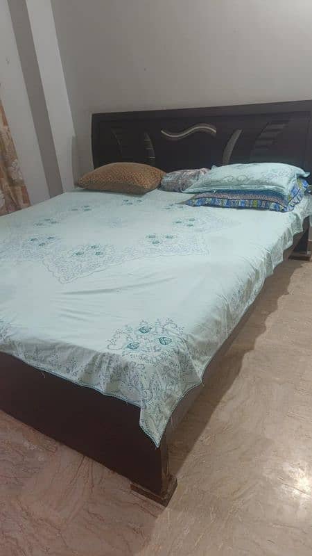 king size wooden bed 4