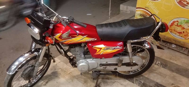 Honda 125 Karachi numbar 1