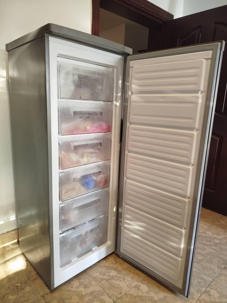 Vertical Freezer | Signature | 7 cu. ft. 2