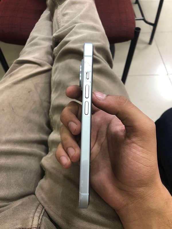 iPhone 15 6