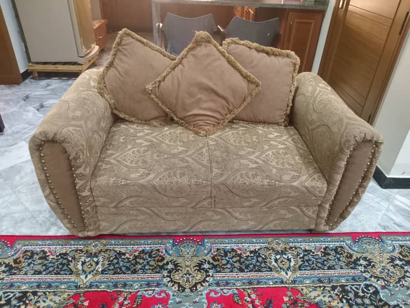 9/10 condition/used sofa 1