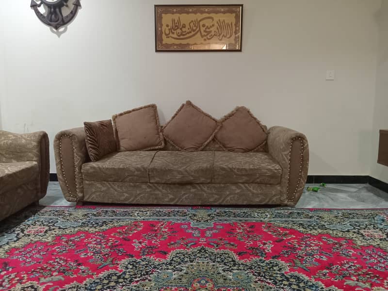 9/10 condition/used sofa 4