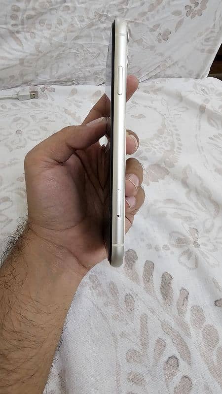 iphone 11 64gb 86 health FU non pta 3