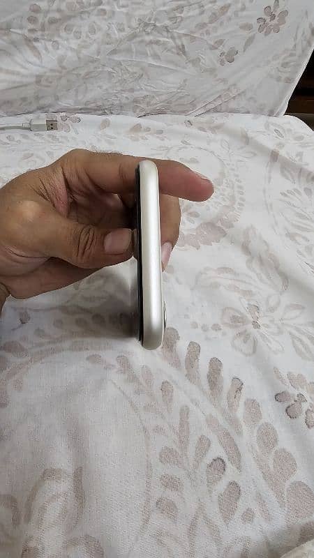 iphone 11 64gb 86 health FU non pta 4