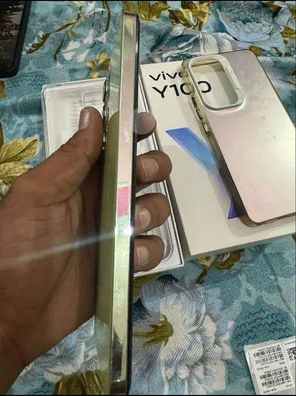 Vivo Y100 in brand new condtion 8 256 1