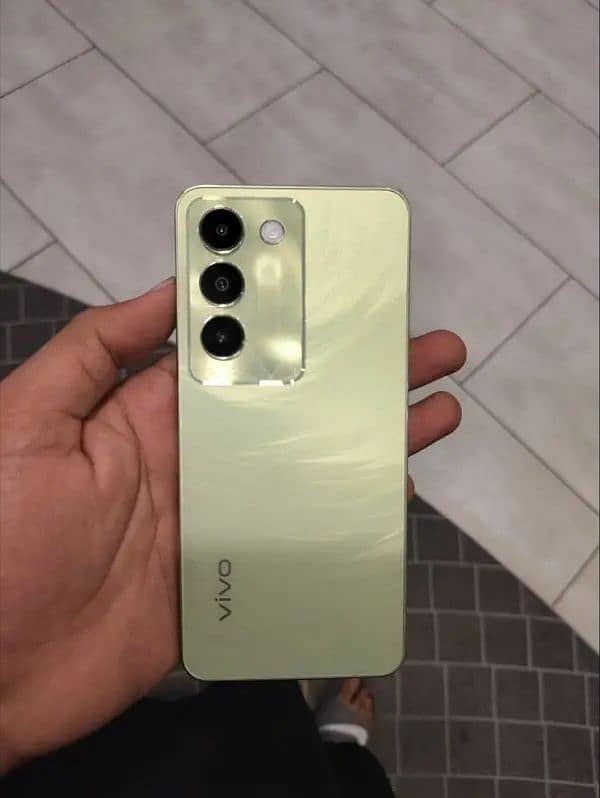 Vivo Y100 in brand new condtion 8 256 3