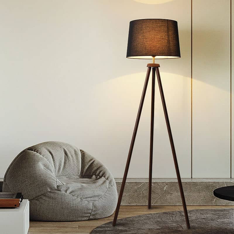 Fantasy Tripod wooden floor lamp 2