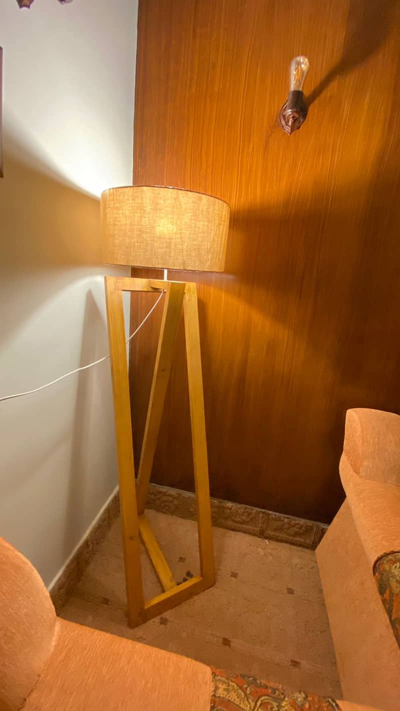 Fantasy Tripod wooden floor lamp 5