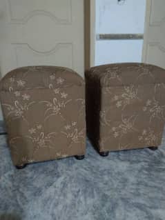 2 puffies stools in v good condition