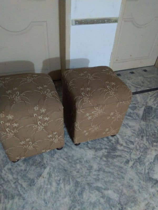 2 puffies stools in v good condition 1