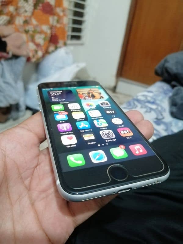 iPhone SE 2nd Gen 128GB non pta 4