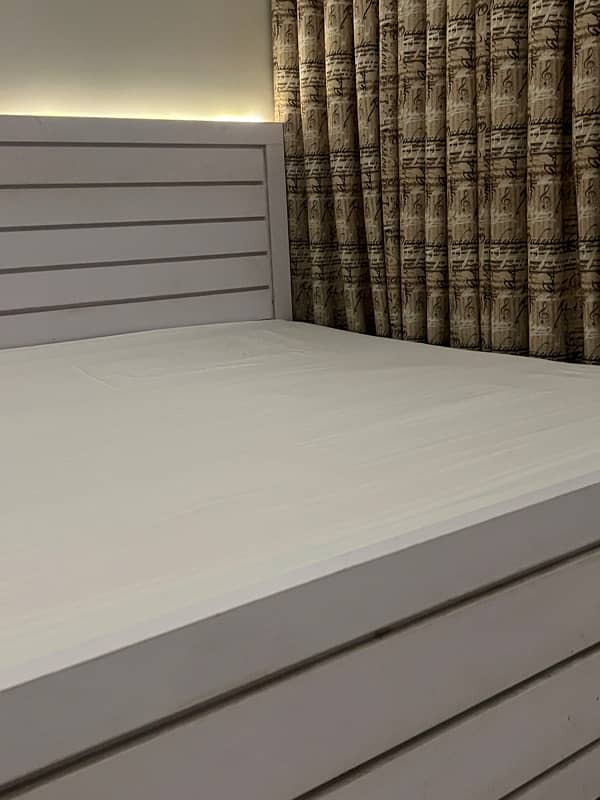 white lux bedset with sliding cupboards 5