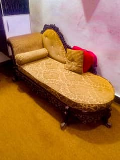 chinoti dewan and 2 chair set for sale