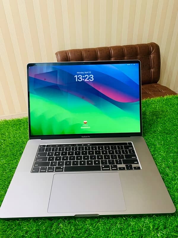 Apple Macbook pro 2019 16INCHES i9 16GB 1TB SSD 2