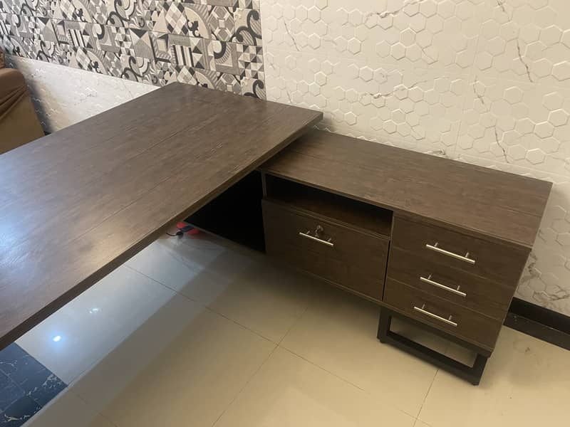 Premium Executive L-Shaped Wooden Desk 1