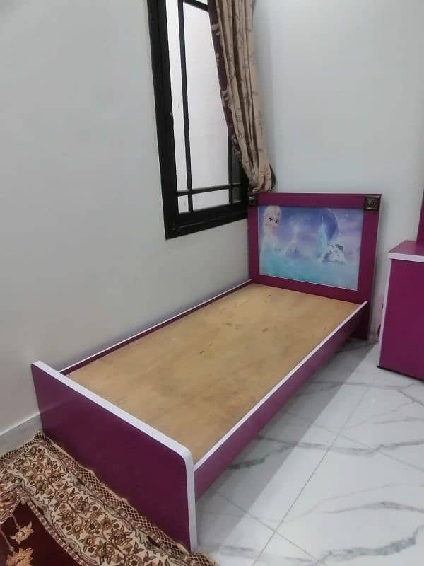 Kids bed and wardrobe with dressing table 3