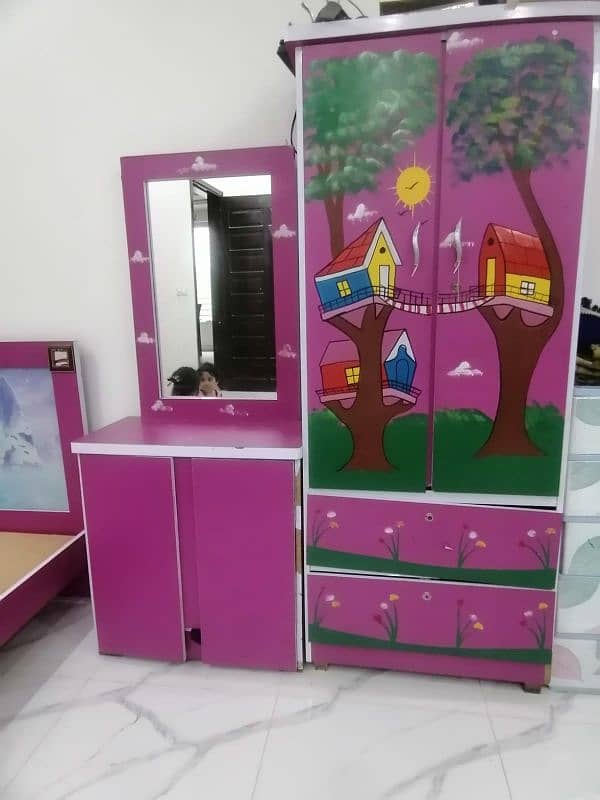 Kids bed and wardrobe with dressing table 4