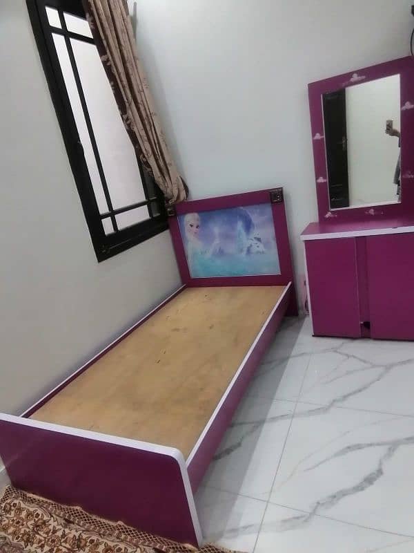 Kids bed and wardrobe with dressing table 5