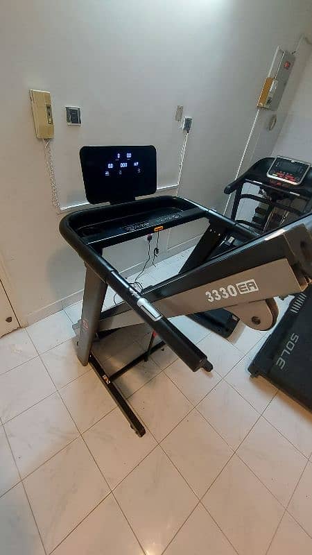 Axos 3330ea Treadmill Machine 1