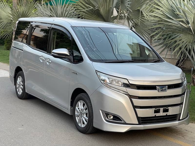 Toyota Noah 2019 3